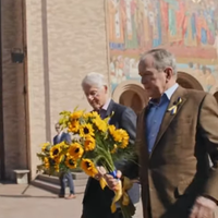 Bill Clinton e George W. Bush prestaram solidariedade à Ucrânia