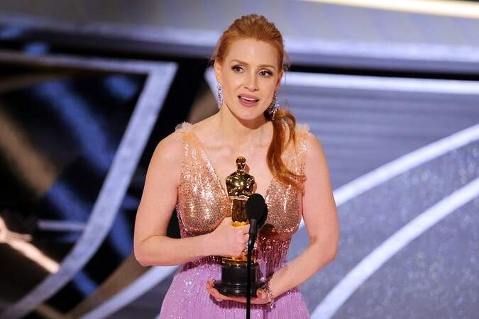 Jessica Chastain recebe Oscar de Melhor Atriz
