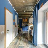 Cor azul é uma excelente opção para salas, corredores e quartos, pois transmite a sensação de tranquilidade