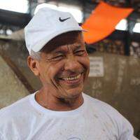 O vendedor de peixe, Armando, é lembrado por suas histórias (verídicas ou não), na Feira do Peixe, no Ver-o-Peso.