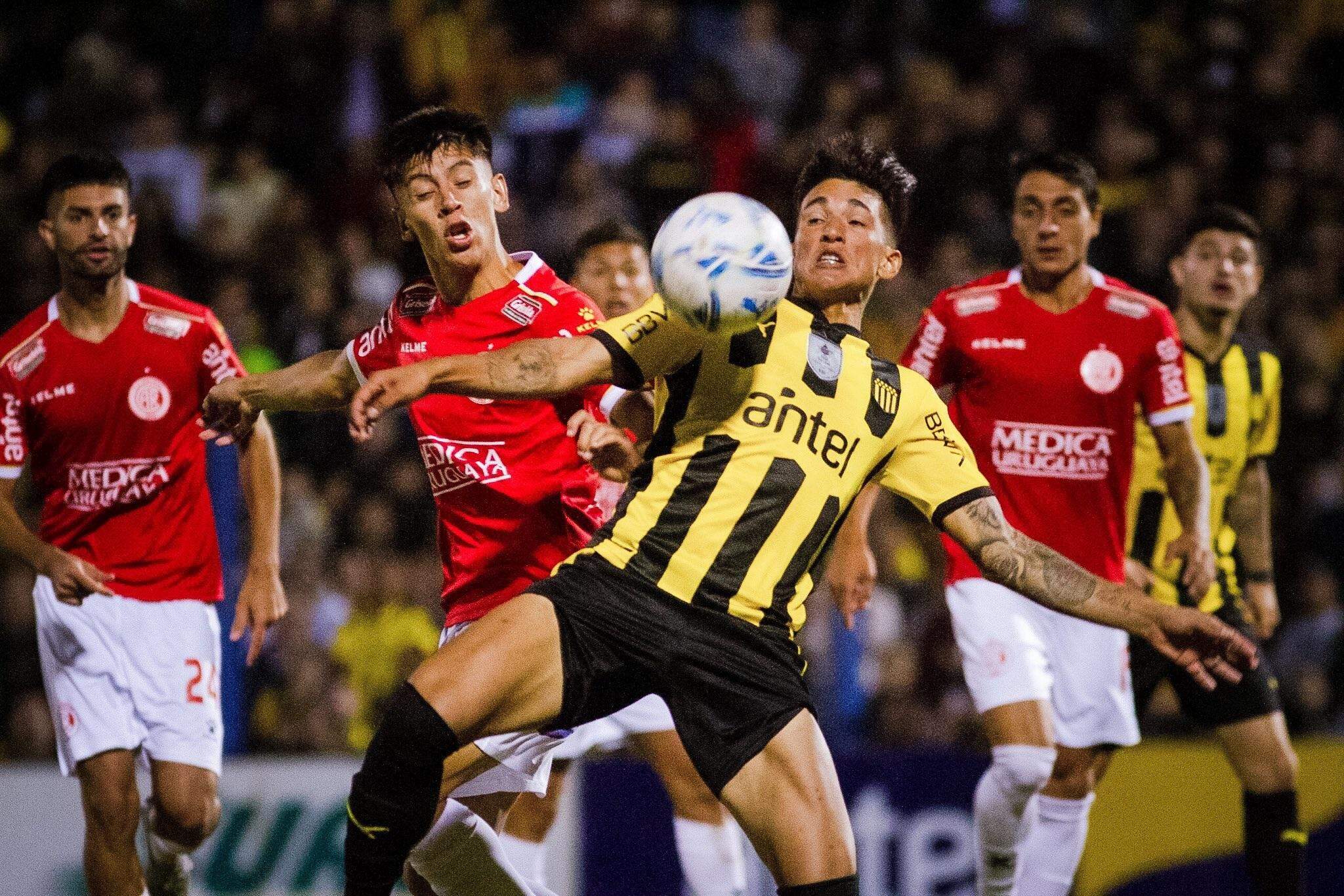 Colón x Peñarol onde assistir ao vivo e o horário do jogo de hoje (05