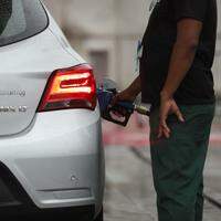 Ligeiro recuo no preço da gasolina é imperceptível, segundo motoristas