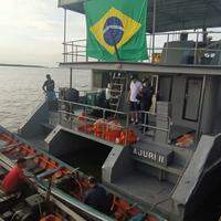 Uma pessoa morreu e quatro estão desaparecidas no naufrágio de uma embarcação, próximo ao município de Cametá, no Baixo Tocantins, na noite de sábado (16). A Marinha do Brasil faz buscas na área