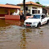 Rio Surubiú  transbordou em Alenquer e invadiu ruas da cidade