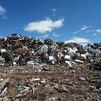 Empresas geradoras de resíduos sólidos perigosos e não perigosos devem tratar os materiais para diminuir os danos ambientais de suas atividades