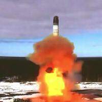 O míssil 'Satã-2' tem um alcance total de 18 mil quilômetros e pode bombardear alvos diversos simultaneamente