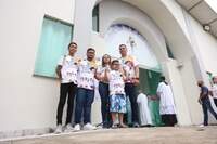 Família Araújo, uma das idealizadoras da missa inclusiva, celebraram as adaptações ao filho autista, Mateus, de oito anos.