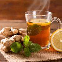 Para melhorar o sabor e as propriedades medicinais do chá de gengibre, pode-se adicionar quantidades de limão, hortelã e mel em sua preparação