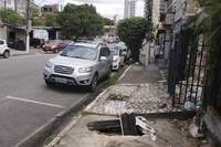 Na rua Diogo Moia, bairro do Umarizal, os desafios são os desníveis e buracos.