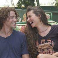 Jove e Juma vivem romance em Pantanal.