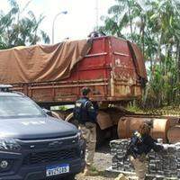 A carreta com placa do município mato-grossenses.de Rondonópolis (MT), tinha 273 kg de cocaína e foi apreendida pela PRF, em Benevides
