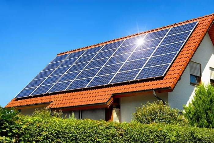 Além de ajudar a economizar, a energia solar tem papel fundamental no cuidado com o meio ambiente