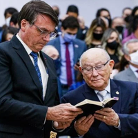 Bolsonaro e o presidente da Convenção Geral das Assembleias de Deus no Brasil, José Wellington Bezerra da Costa Júnior