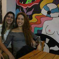 Há três meses, o casal Kathleen Peixoto e Larissa Oliveira comanda um bar voltado especialmente às mulheres lésbicas