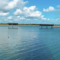 A lagoa azul de Ajuruteua ganhou esse nome devido à extração de argila