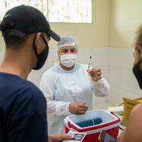 Em Barcarena, na Região Metropolitana de Belém, estão sendo aplicadas imunizantes contra o coronavírus, gripe e sarampo, de 8 às 12h em três pontos de vacinação disponíveis