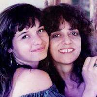 Glória Perez e a filha Daniella Perez, assassinada pelo ator Guilherme de Pádua no ano de 1992