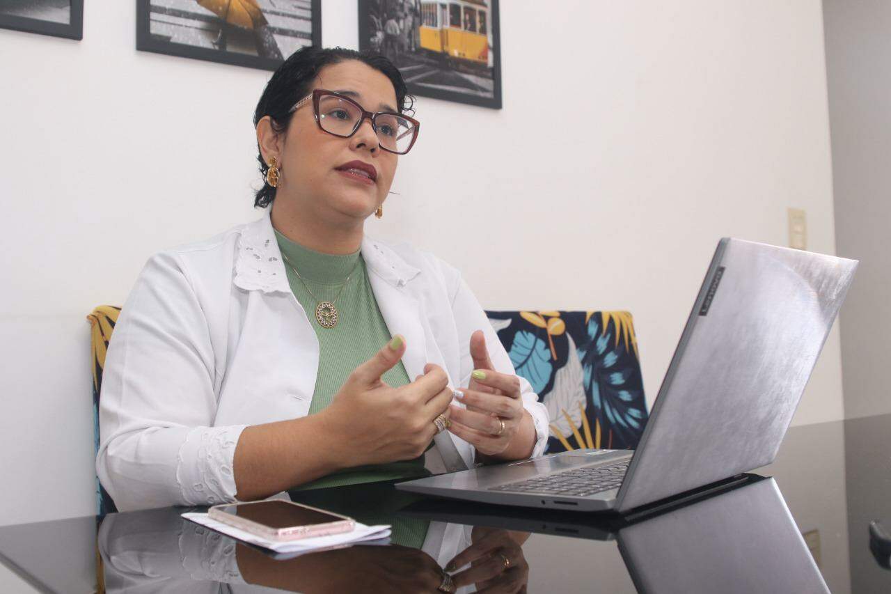 A especialista avalia que é importante buscar opções saudáveis e que atendam aos desejos dos chocólatras sem causar danos à saúde