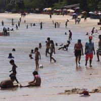 Moradores de Belém voltam a lotar as praias do distrito e destacam proximidade do centro da capital