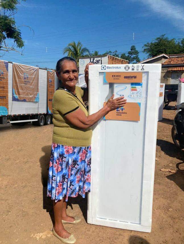 Para ter acesso a qualquer um dos serviços, o cliente deve apresentar RG e CPF do titular da conta contrato e a última conta de energia