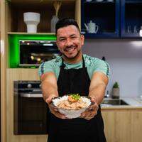 Cantor Luan Kassio adora cozinhar para os familiares e amigos