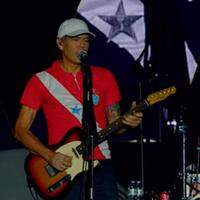 Guitarrista Dado Villa-Lobos com a camisa do Pará