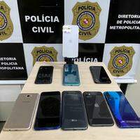 A imagem mostra nove dos mais de 526 aparelhos celulares apreendidos pela Polícia Civil do Estado do Pará (PCPA).