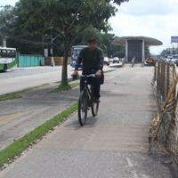 Na av. Almirante Barroso, a grade de proteção do BRT representa risco aos ciclistas que trafegam na ciclovia
