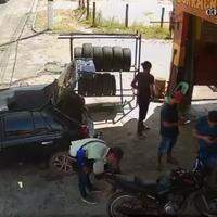A câmera de segurança de uma oficina mecânica registrou o acidente de um motociclista, no município de Capitão Poço, no nordeste do estado. O fato ocorreu por volta das 11h30 da manhã de segunda feira (01).