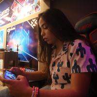 Para Yasmin de Sousa, de 19 anos, os jogos eletrônicos no celular são um verdadeiro hobby