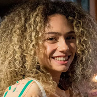 Naiara é interpretada por Victoria Rossetti no remake da Globo
