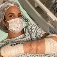 Ivete Sangalo faz cirurgia no braço