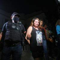 Jessyca Aniele de Araújo Silva, 28 anos, e o ex-marido, Luiz Reginaldo Santos Mendonça, de 45 anos, foram presos nesta quarta-feira (17)