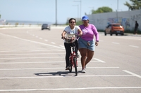 Projeto ajuda pessoas a aprender a andar de bicicleta, prática procurada para aumentar a mobilidade e a independência