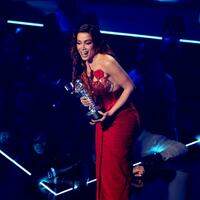 Ela disputou o prêmio com artistas consagrados da música latina, como Bad Bunny, Becky G e Karol G, Daddy Yankee, Farruko e J Balvin & Skrillex