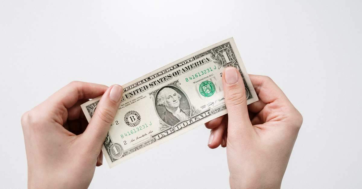 Dólar hoje qual o valor do dólar para real nesta terçafeira (30/08