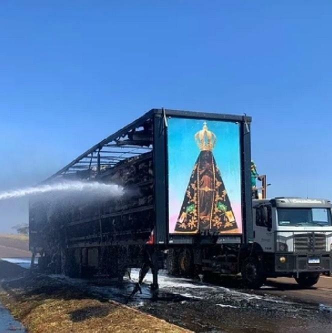 Após incêndio, imagem de Nossa Senhora Aparecida e terço ficam intactos ...