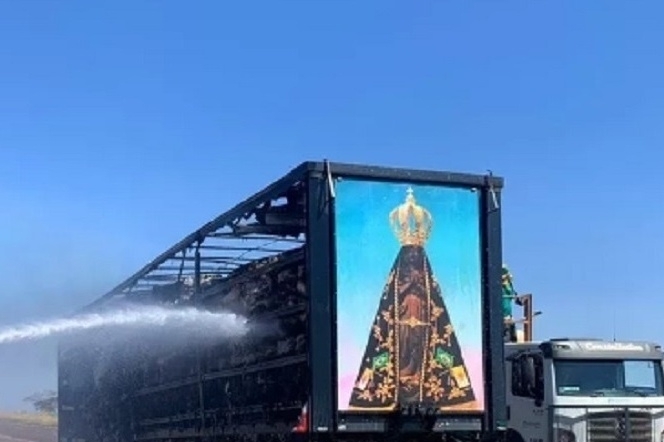 Após incêndio, imagem de Nossa Senhora Aparecida e terço ficam intactos ...