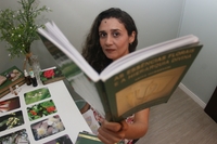 Andreia se divide entre o estudo dos florais e da antropologia