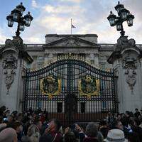 Palácio de Buckingham recebeu uma multidão de pessoas enlutadas pela morte da Rainha Elizabeth II