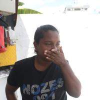 Vanessa Gemaque, 26 anos, acompanhou a saída do corpo da mãe de sua sogra, que saiu da sede da Polícia Científica do Pará até um porto localizado no distrito de Icoaraci
