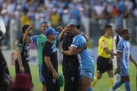 Márcio Fernandes e Danrlei se cumprimentam após o gol bicolor