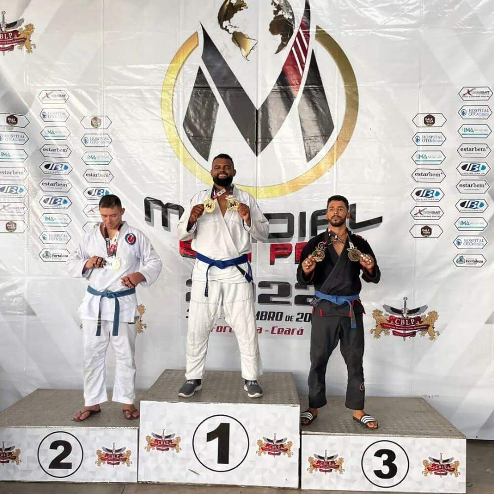 Brasileiro, de 14, campeão mundial de Jiu-jitsu tem 200 medalhas. Busca  patrocínio - Só Notícia Boa