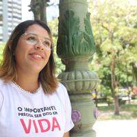Após receber a doação de uma córnea para o olho direito, a servidora pública Karoline Lima agora reforça a importância da doação e discussão em família sobre a autorização
