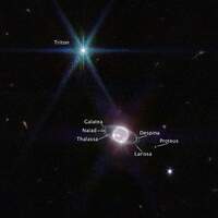 O telescópio James Webb captou sete, das 14 luas de Netuno, entre elas está a Tritão