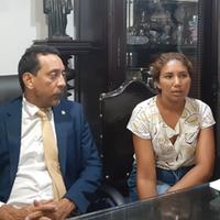 Fernanda Avelar, esteve acompanhada do advogado Humberto Boulhosa durante conversa com a reportagem
