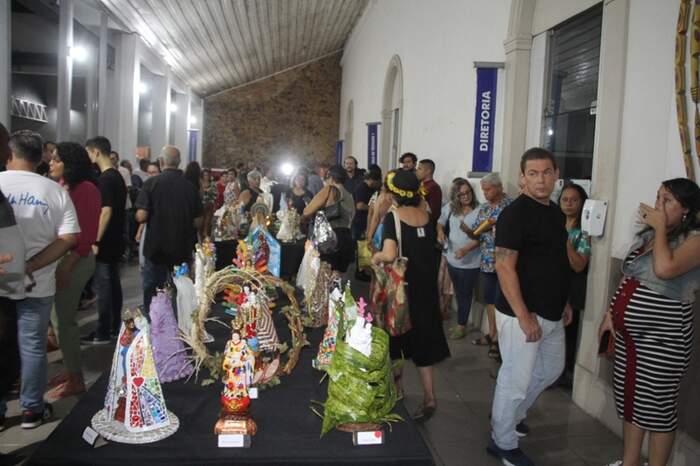 Público prestigiou as santinhas criadas pelos artistas paraenses.