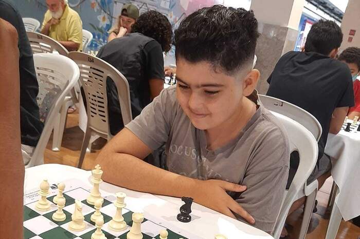 Jovem Prodigio do Xadrez Brasileiro Faz História em Competição
