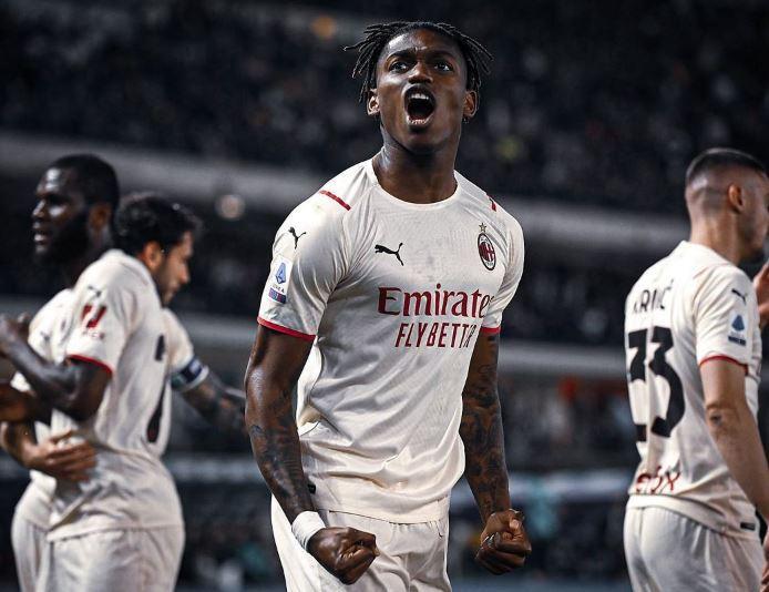 Rafael Leão manifesta interesse em deixar o Milan