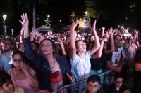 Plateia vibrou com as canções falando de esperança e fé na apresentação de Thiago Brado